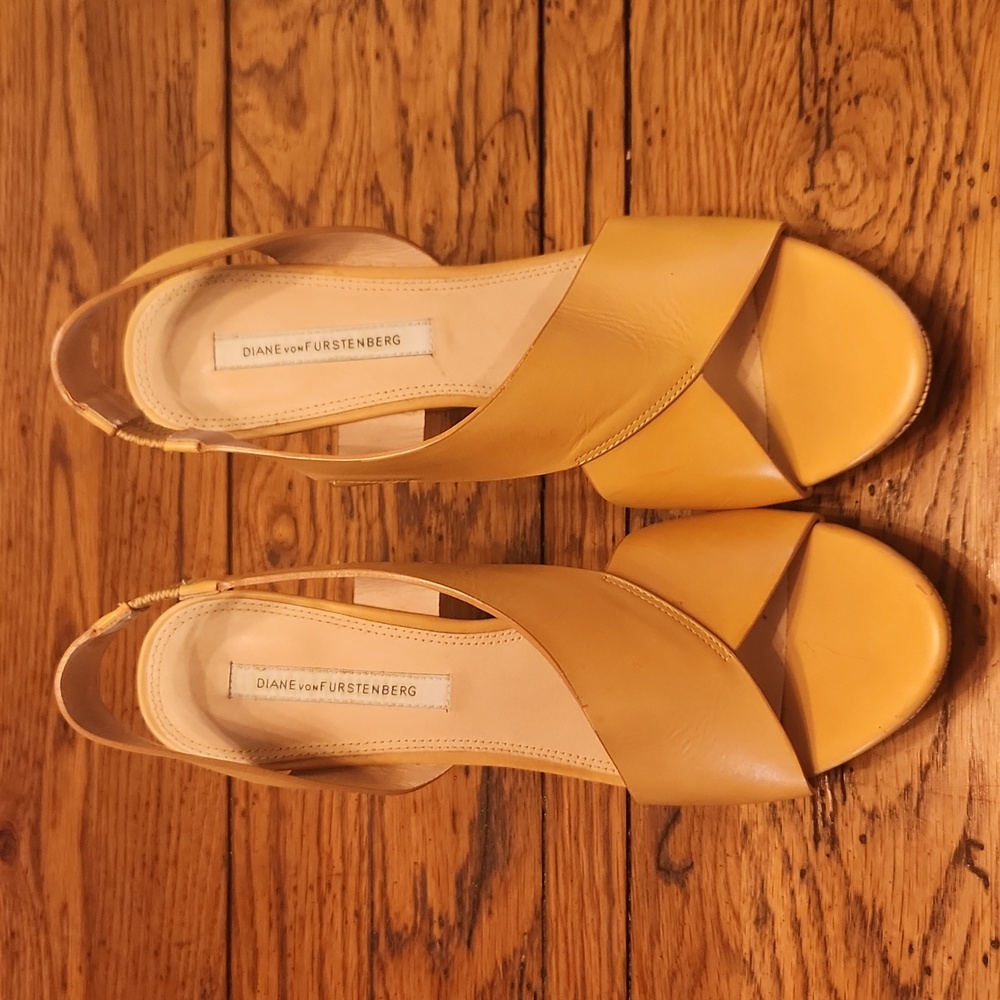 DIANNE VON FURSTENBURG - DVF Sunny Wood & Leather Wedge Sandal, Size 9M